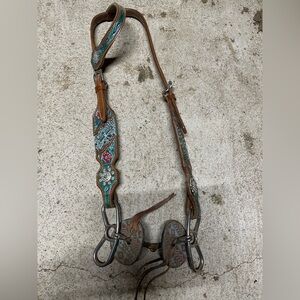 Turquoise headstall with butterfly twisted snaffle mouthpiece with bit guards